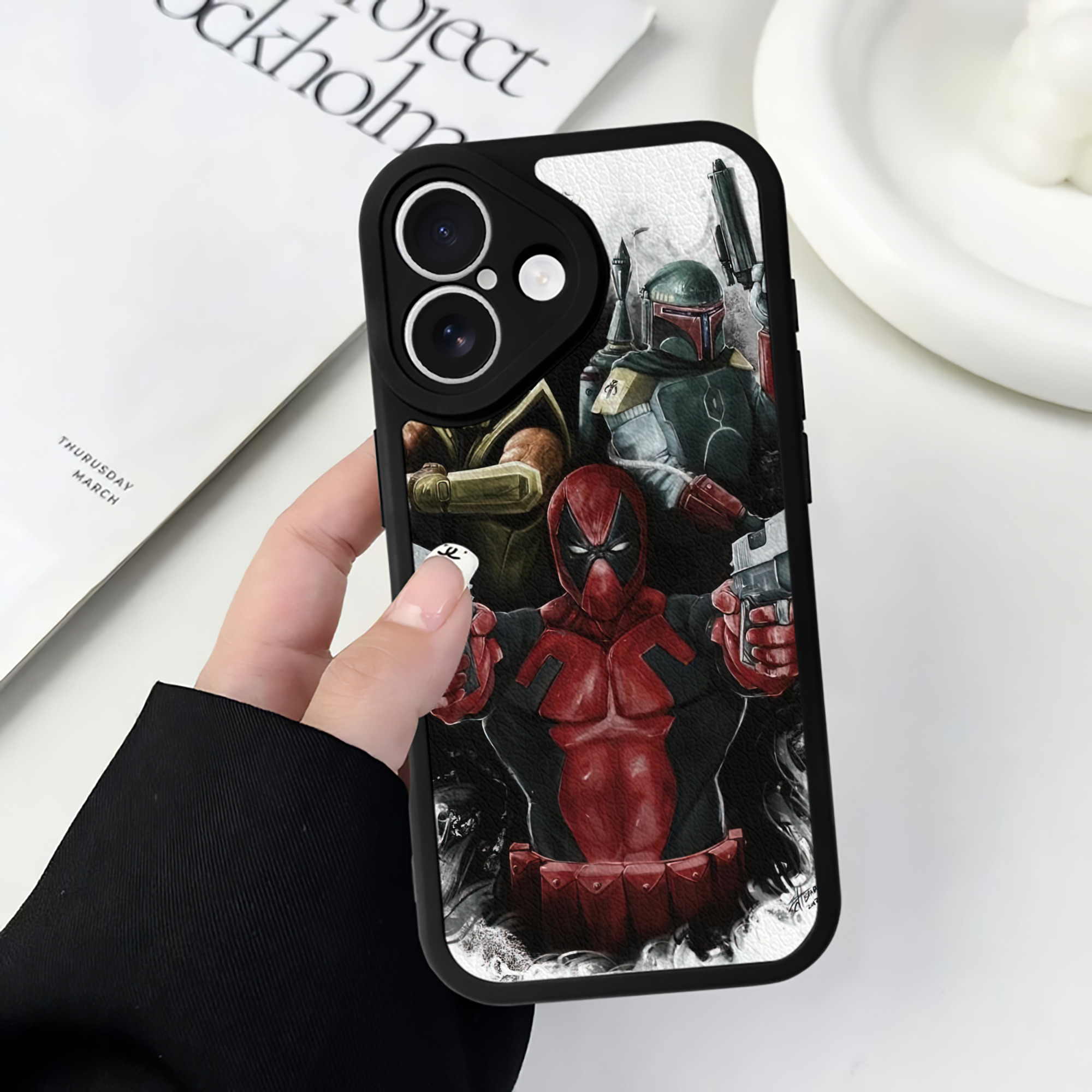 （画像用） Deadpool デッドプール 【iPhone 16シリーズ対応】シリコンスマホケース（レザー調） 材質：シリコン
